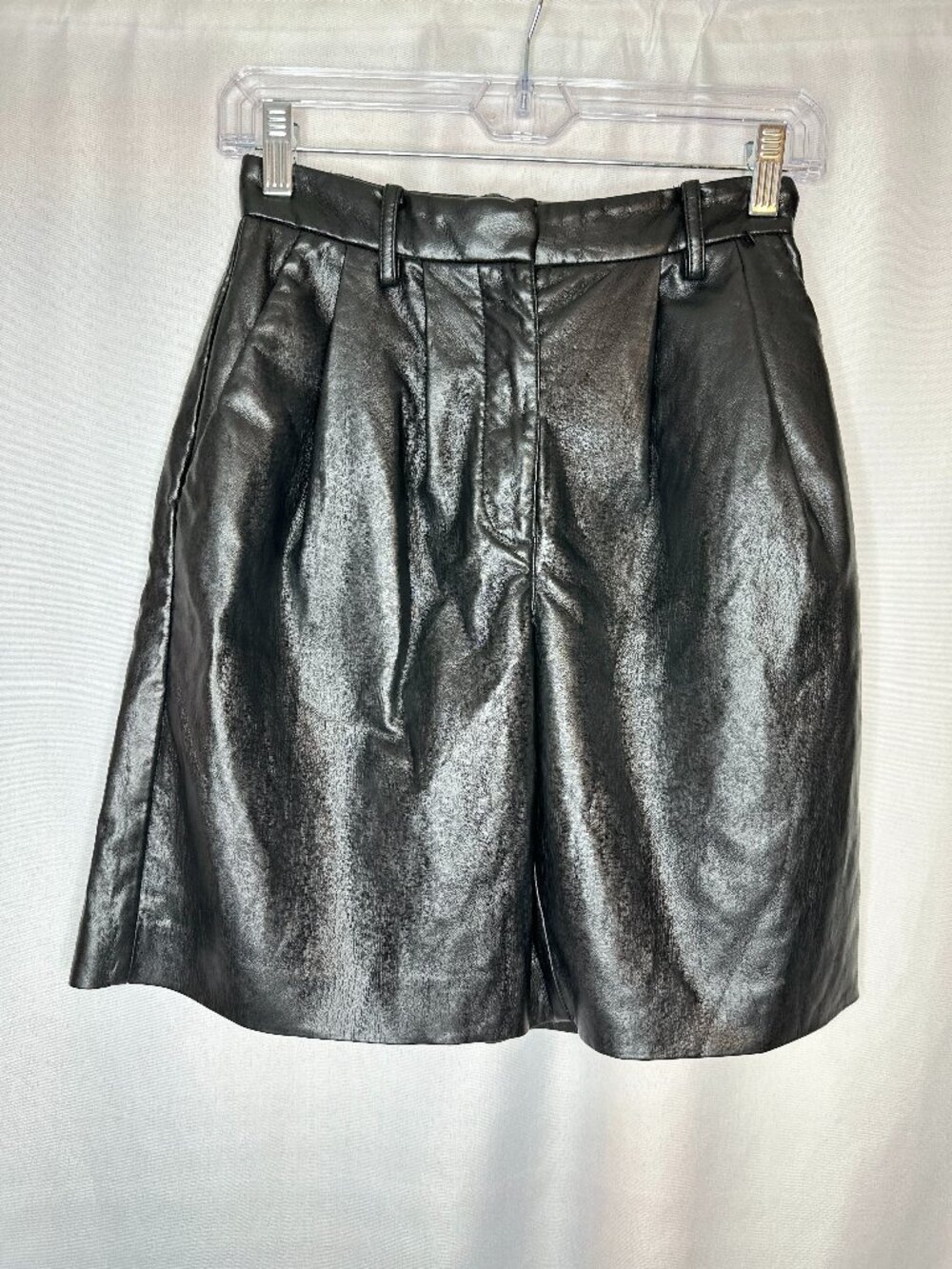 Wilfred Black Melina Vegan Leather Pleated Long Shorts, Size 2 Minimalist City